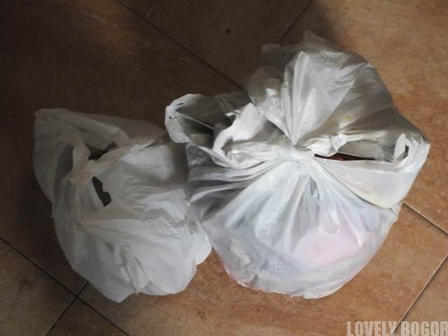 Sampah dalam kantung plastik