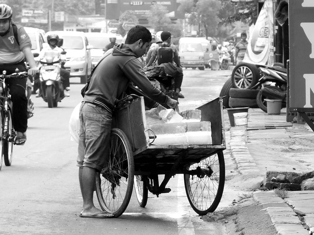 Penjual Es Balok Di KS Tubun Bogor