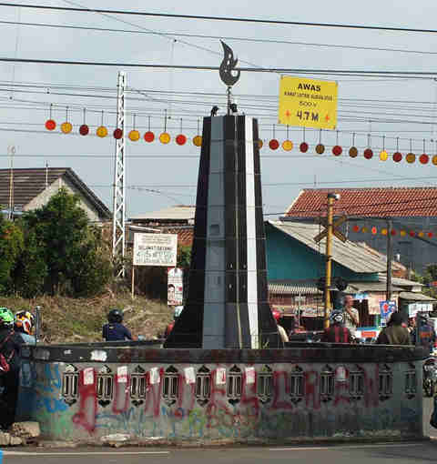 Tugu Kujang Mini di Bogor