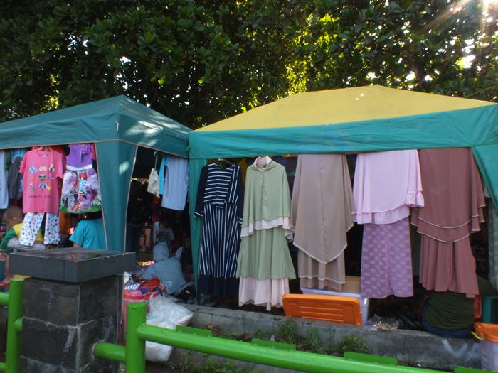Pedagang Busana Bundaran Taman Yasmin Bogor