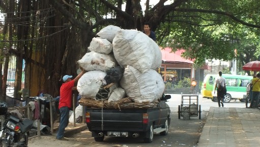 Overloaded Pick Up In Bogor