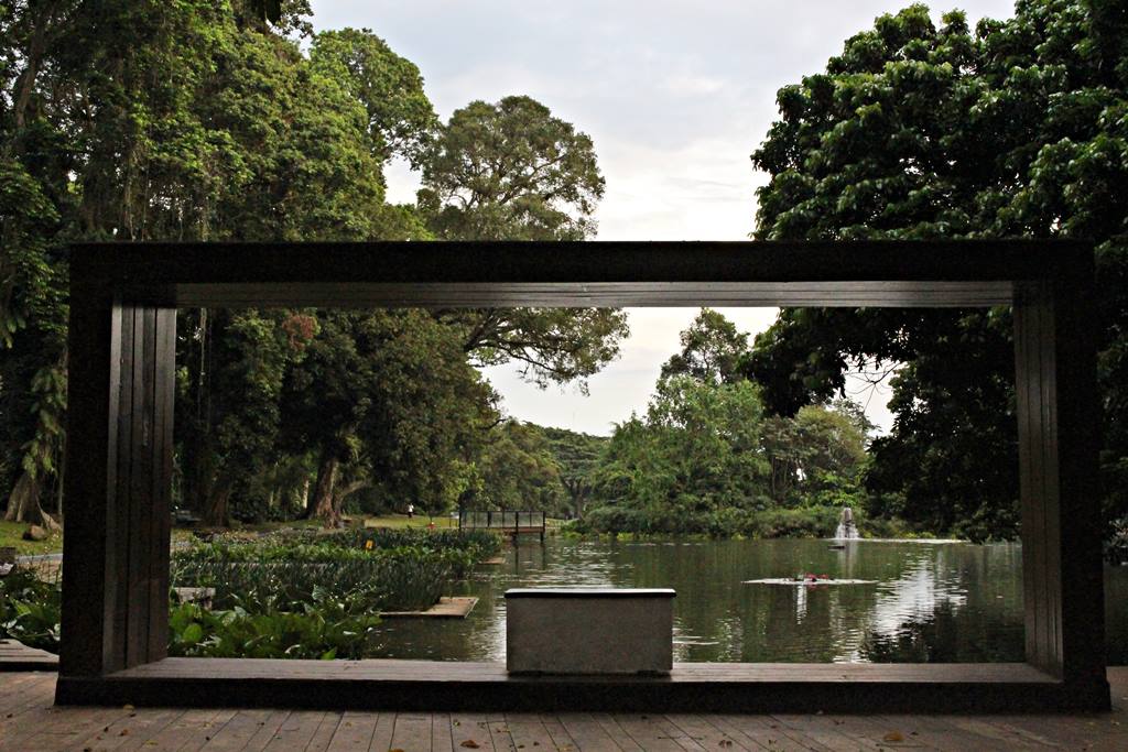 pigura raksasa di Kebun raya Bogor