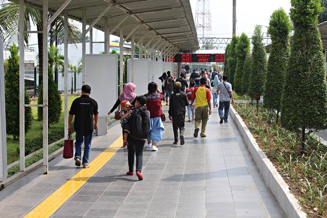The Inside Look of Bogor Train Station 3
