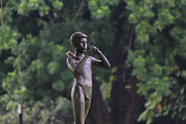 a piper statue in Bogor Palace Backyard 2