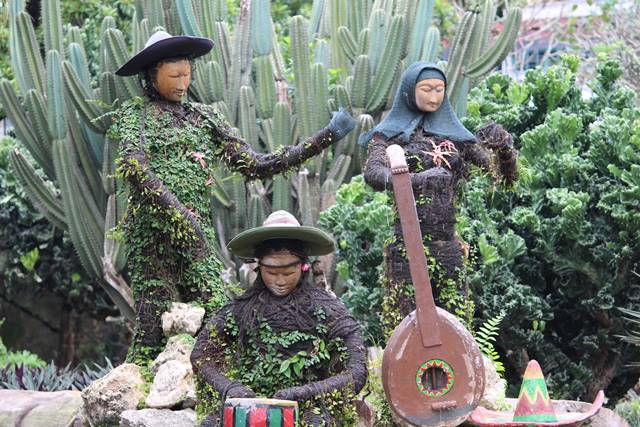 Patung Pemain Musik di Taman Meksiko Kebun Raya Bogor