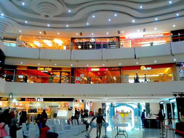 Cibinong city mall pusat perbelanjaan golongan menengah ke atas