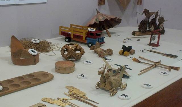 traditional children's toy - bogor ethnobotany museum 2