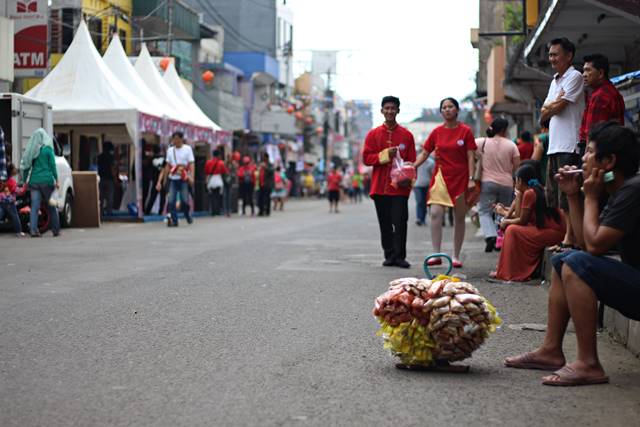 Para Pencari Rejeki di ajang Cap Go Meh Bogor 2018 2 - penjual kacang