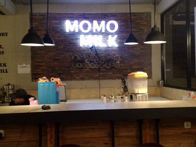 momo milk factory tempat nongkrong enak di bogor utara