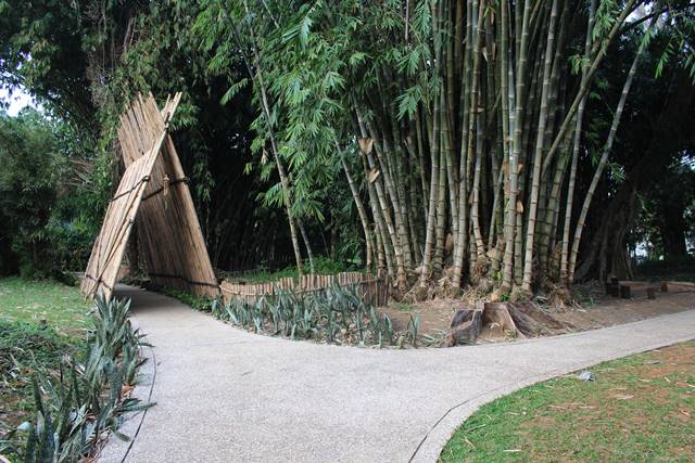 Kompleks Makam Belanda Kuno di Koleksi Bambu Kebun Raya Bogor 2