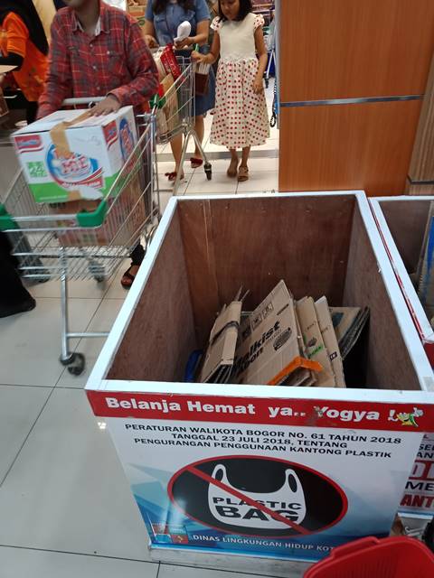 Hari Pertama Larangan Pemakaian Kantong Plastik di Kota Bogor 3
