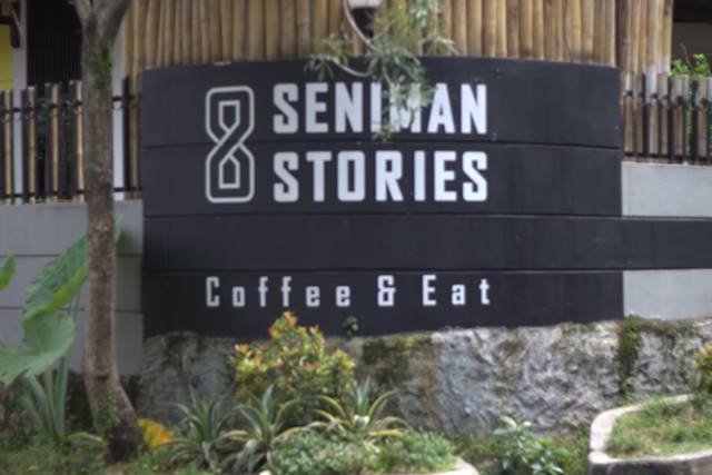 Kafe Seniman Stories - Hangout Asyik di Jalan Bina Marga H