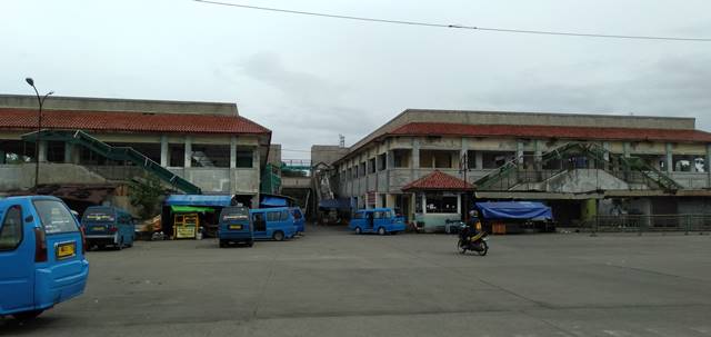 Pasar Laladon Bogor dilihat dari Terminal Laladon bagian dalam