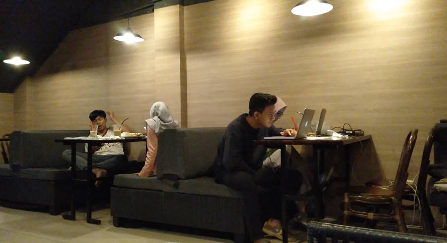 Dailydose Coffee And Eatery - Ngopi Sambil Baca Itu Sesuatu Banget Dah zona maniak internet