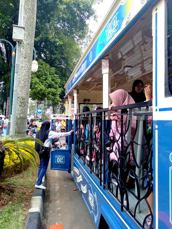 Akhir Pekan Keliling Kota Bogor Naik Bus Uncal B