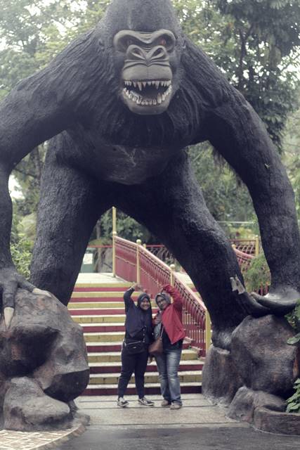 Patung Gorila Raksasa