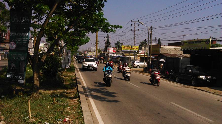 Jalan Soleh Iskandar – Bisnis dan kemacetan