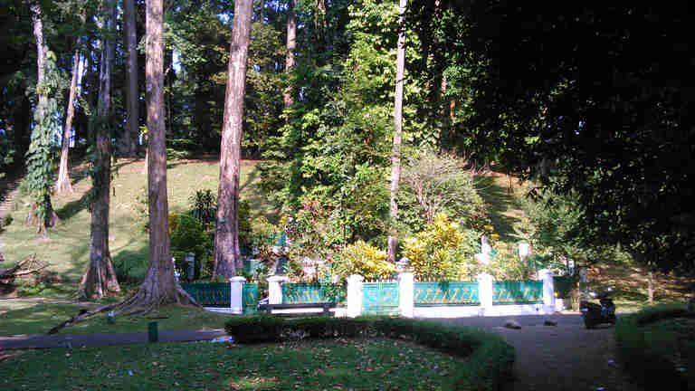 Makam Mbah Jepra di Kebun Raya Bogor