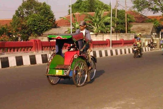 Tukang Becak di Jalan MA Salmun Bogor