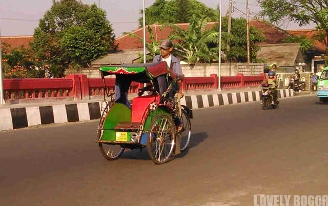 Tukang Becak di Jalan MA Salmun Bogor