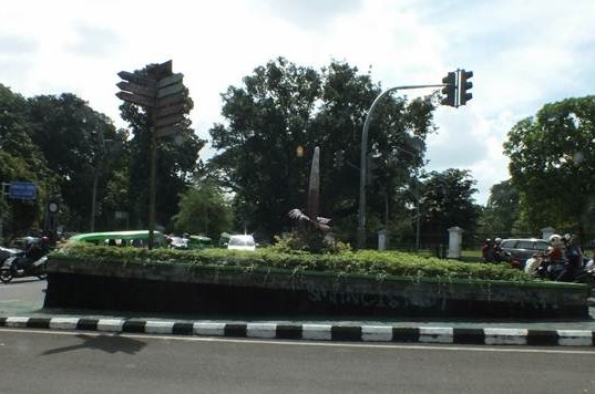 Patung Bunga Bangkai di Bogor