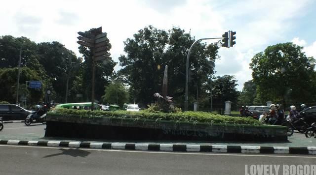 Patung Bunga Bangkai di Bogor
