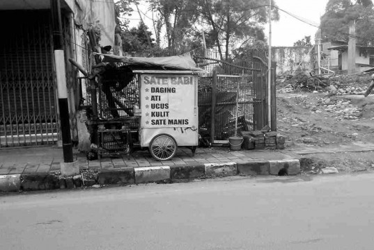 Penjual Sate Babi Di Jalan Suryakencana Bogor