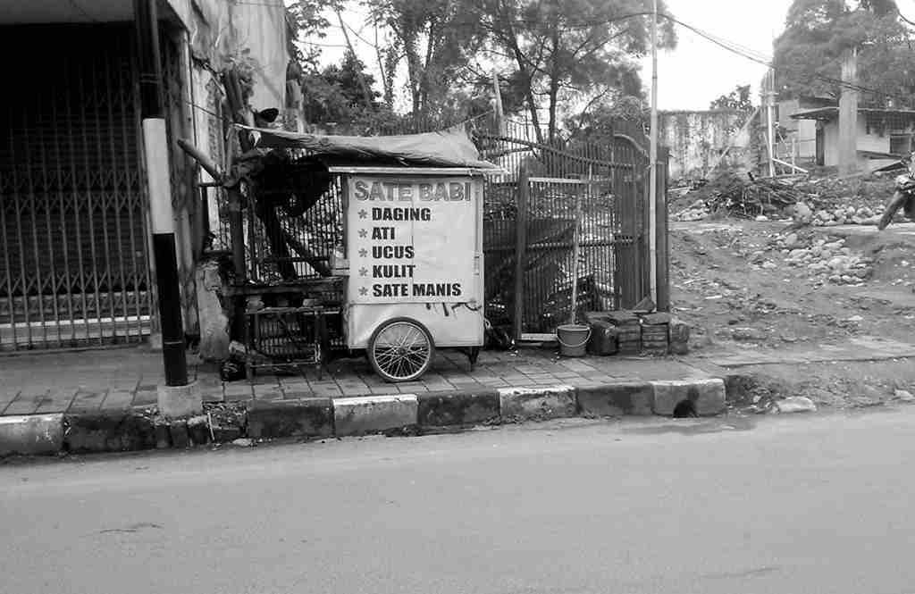 Penjual Sate Babi Di Jalan Suryakencana : Simbol Toleransi Di Bogor – Bogor Hitam Putih #6