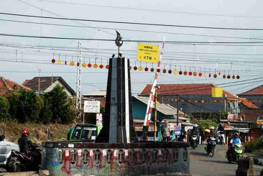 Tugu Kujang Mini di Bogor