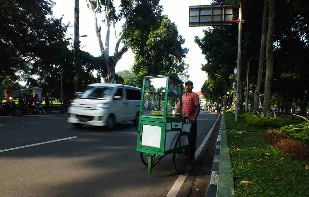 Penjual Kue Ape Bogor