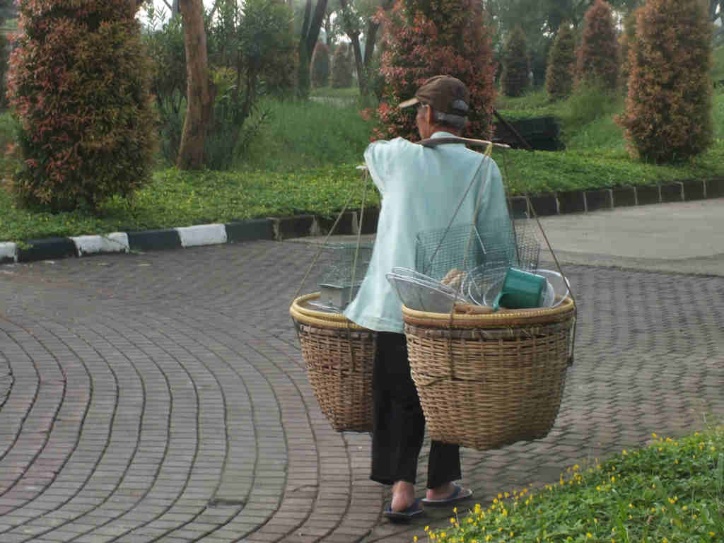 Memotret Orang Kecil Untuk Menggambarkan Kehidupan Di Bogor