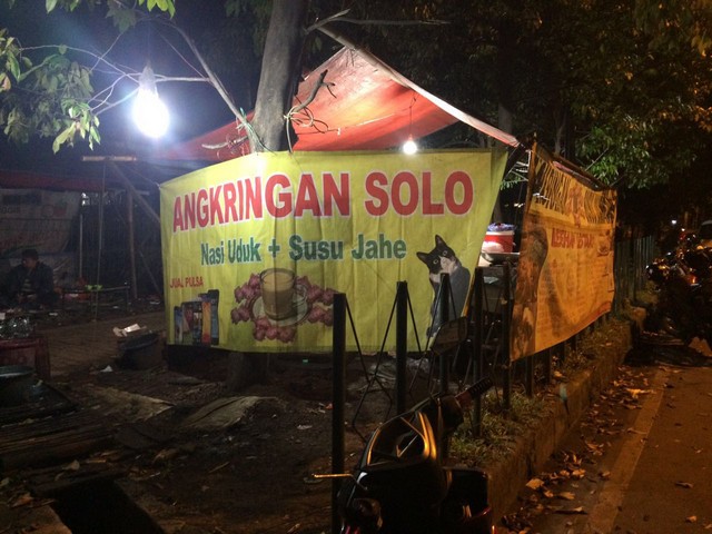 Angkringan Solo Lestari – Lesehan Wong Cilik