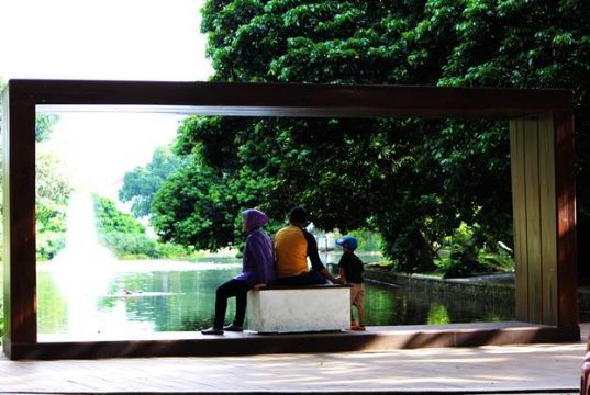Large Frame in Bogor Botanical Garden - How To Use It