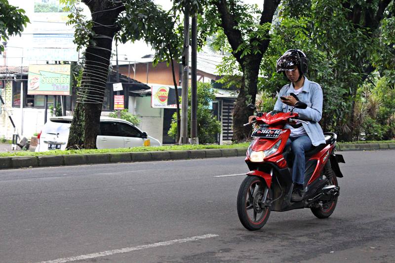 Texting While Riding or Driving ? A Lot in Bogor