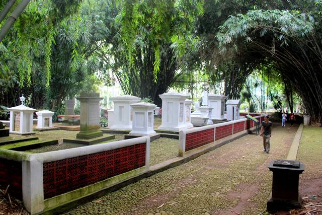 Pemakaman Belanda Kuno di Kebun Raya Bogor