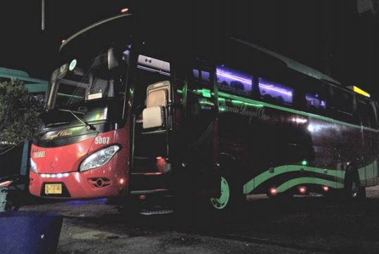 Menikmati Kenyamanan Royal Class Bus Damri Bogor - Lampung A