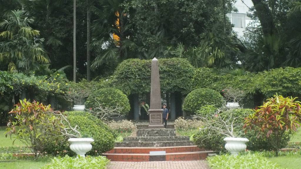 Tempat Sampah di Kebun Raya Bogor - Mana Yang Anda Pilih 3