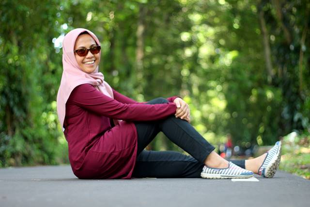 Memakai Baju Warna Cerah Menyala Menguntungkan Saat Berwisata di Kebun Raya Bogor