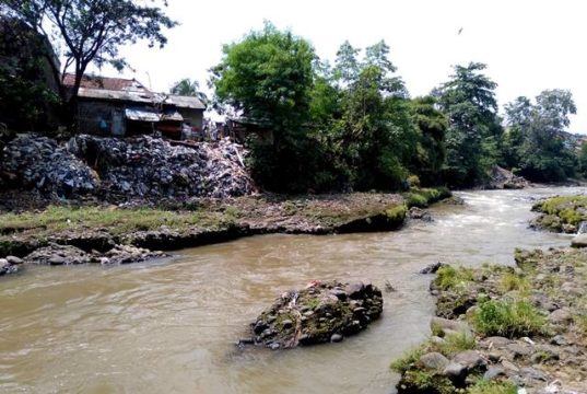 Tumpukan Sampah Di Sungai Ciliwung Ini Hanya Sebagian Kecil Saja A