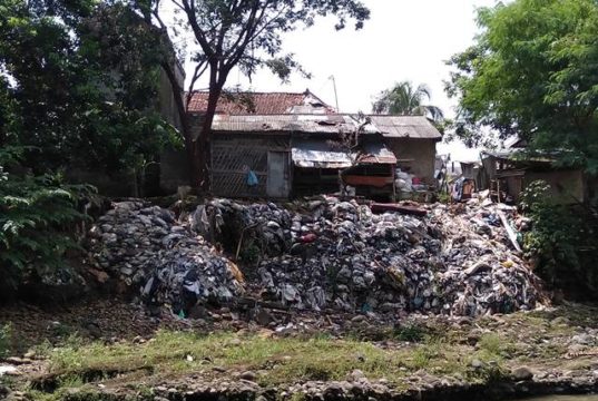 Tumpukan Sampah Di Sungai Ciliwung Ini Hanya Sebagian Kecil Saja D