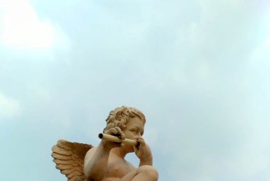 Patung Malaikat Kecil Bermain Seruling Di Bogor - Vila Indah Bogor 6 A