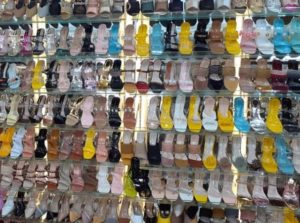 Cari Sepatu dan Selop Wanita Untuk Dijual Lagi? Ke Mitra Khoma Saja