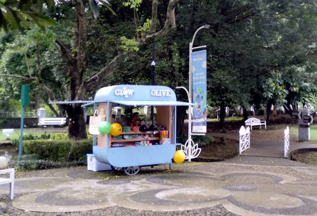 Kios Penjual Souvenir dan Makanan : Bagian Dari Penataan Kebun Raya Bogor