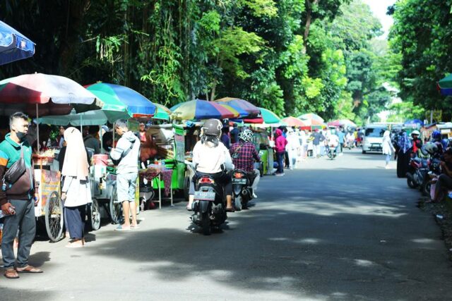 Taman Heulang Berubah Menjadi Pasar Kaget Setiap Minggu