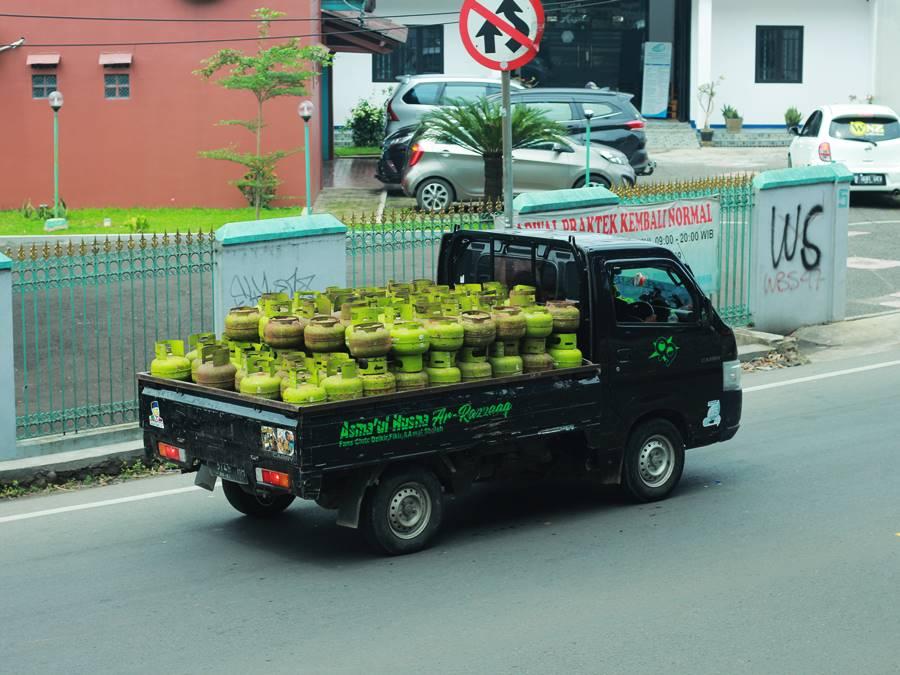 [PHOTO] How Subsidized LPG (Liquid Petroleum Gas) Distributed in Bogor?
