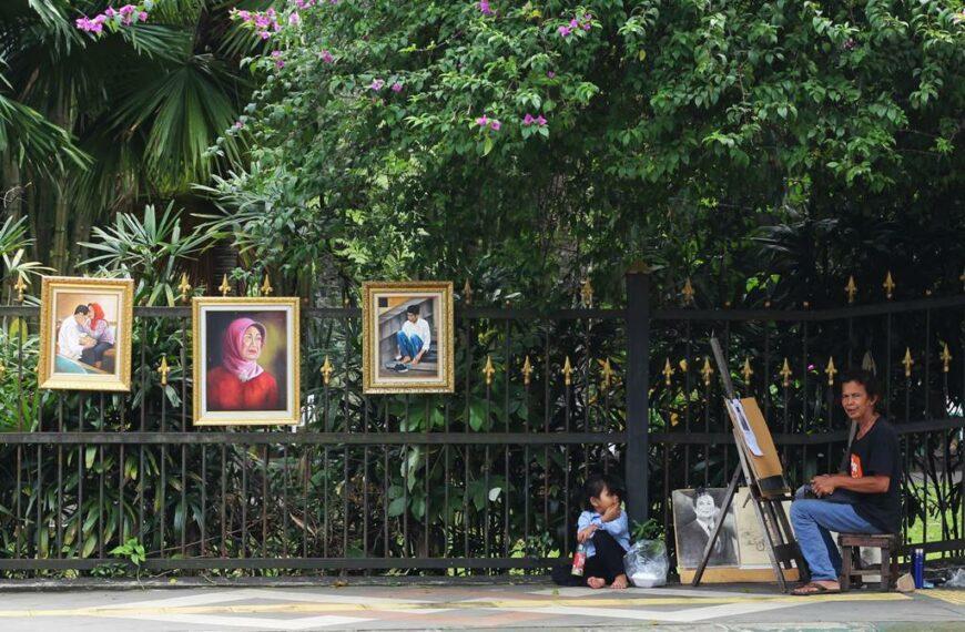 [PHOTO] Street Portraitist on Juanda Street Still Exists